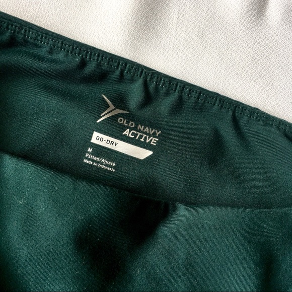 Go-Dry Active Old Navy Cropped Leggings - Picture 2 of 4